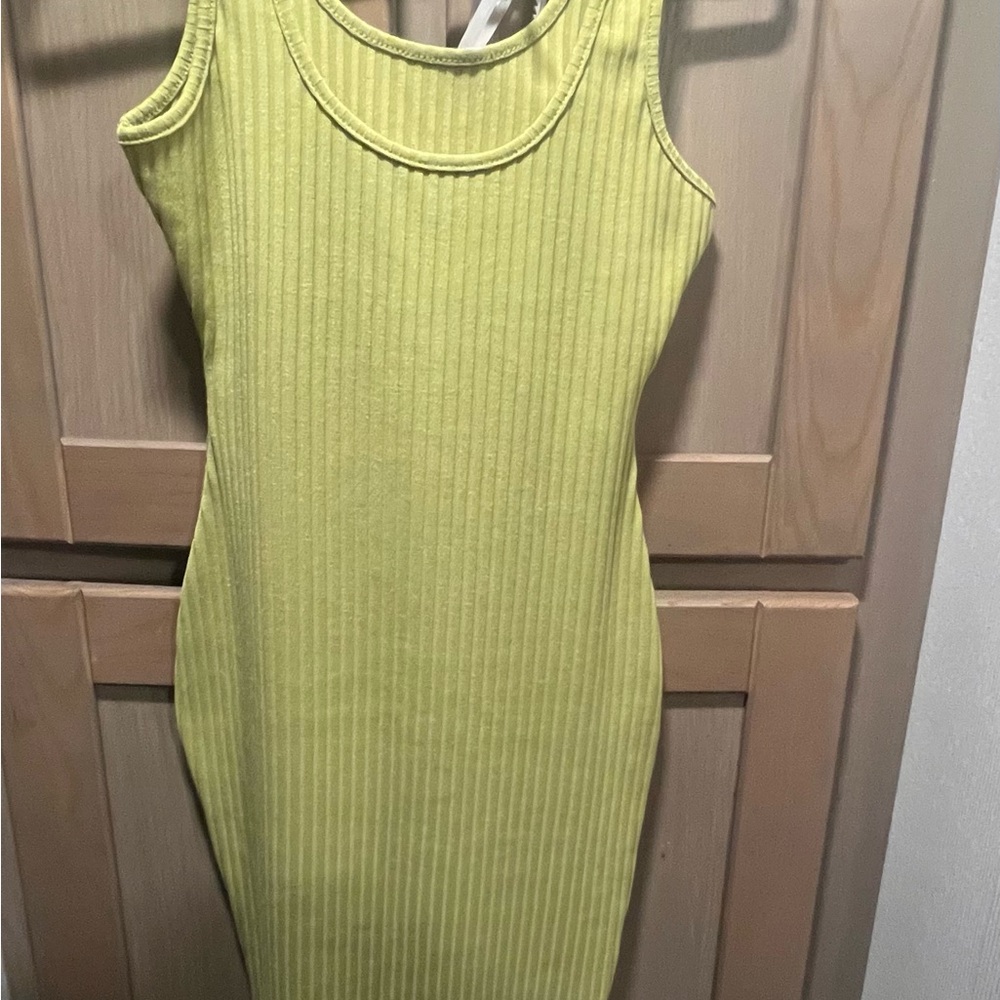 Roxy Sleeveless Ribbed Midi Dress in Lime Size Medium